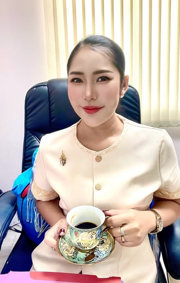 JAAOO1981's tweet photo. 📷 .. คนที่กินกาแฟวันละ 1 แก้ว คือ กินแบบนั้นได้ไง 📷
งงมาก ��� ปกติมันต้องกิน 2-3 แก้ว ไม่ใช่หรอ 📷📷 #ข้าราชการท้องถิ่น https://t.co/8QF258m0IH