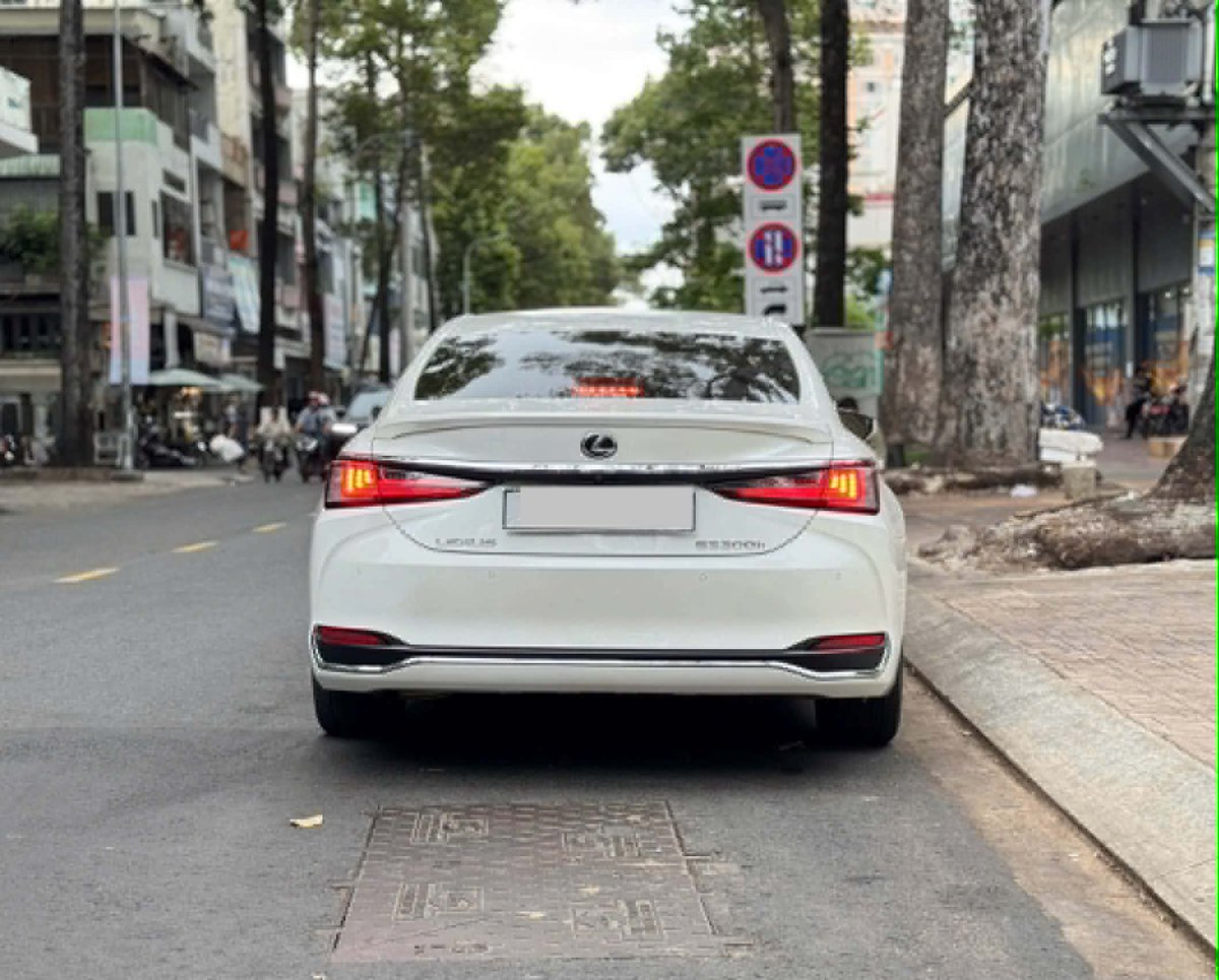 tdtmart's tweet photo. Lexus Es300h Sản xuất 2023, Odo 49.000km, Màu Trắng/Nâu

Giá bán chỉ 2 tỷ 599 triệu.
-----

Em cầnmua ô tô 4-7 chỗ tại Sài Gòn và Miền nam.

Anh Chị bán xe Ôtô gia đình gửi giúp em hình xe, sổ đăng kiểm qua Zép 090.888.11.77 (Sài Gòn) em mua nhanhgọn giácao. https://t.co/iIIY604j1s