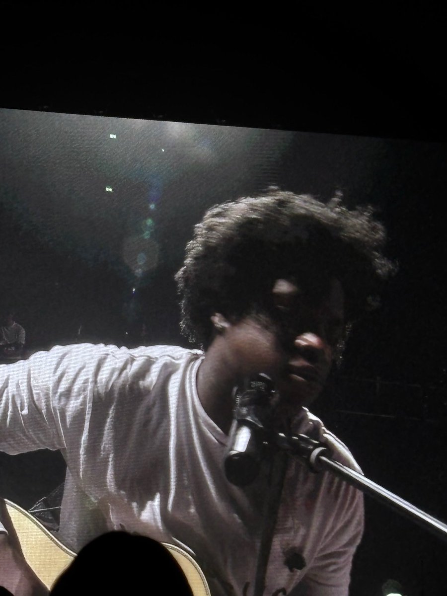 holarinxq's tweet photo. i ♥️ Daniel Caesar https://t.co/6SwUiNEEBR