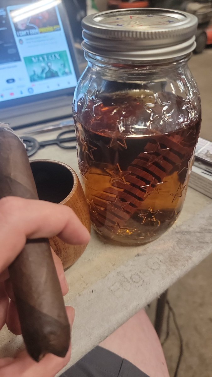 kostrzewa_david's tweet photo. Enjoying a @ @egcigars Maduro and some #benchmarkbourbon aged with Amburana spirals. 💨💨💨🥃 https://t.co/U3HxbQwBzu