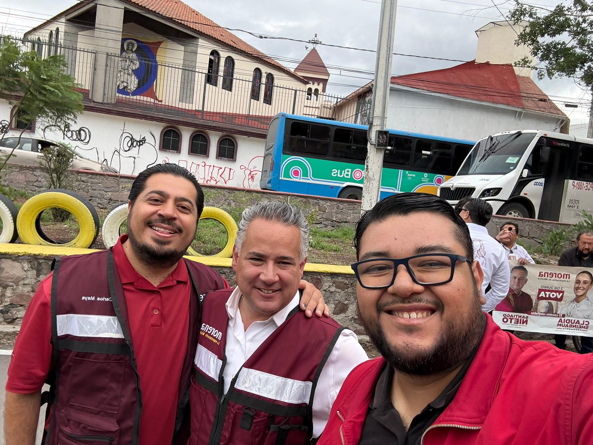 SNietoCastillo's tweet photo. En la colonia Satélite, cuna de mis estimados Carlos Maya y Lalo Pizano. https://t.co/0Lu9xheRRt