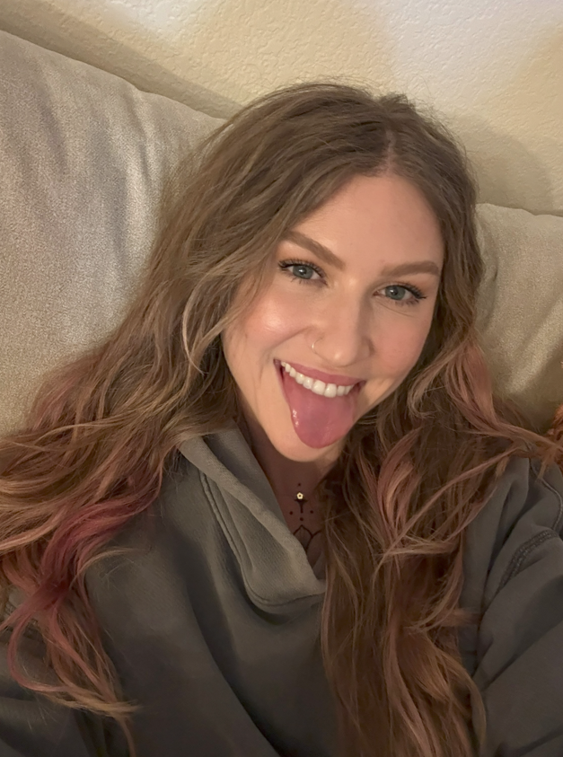 BeckyRecMeX's tweet photo. Say hi back🥺👋 https://t.co/ysrpfOhAxB