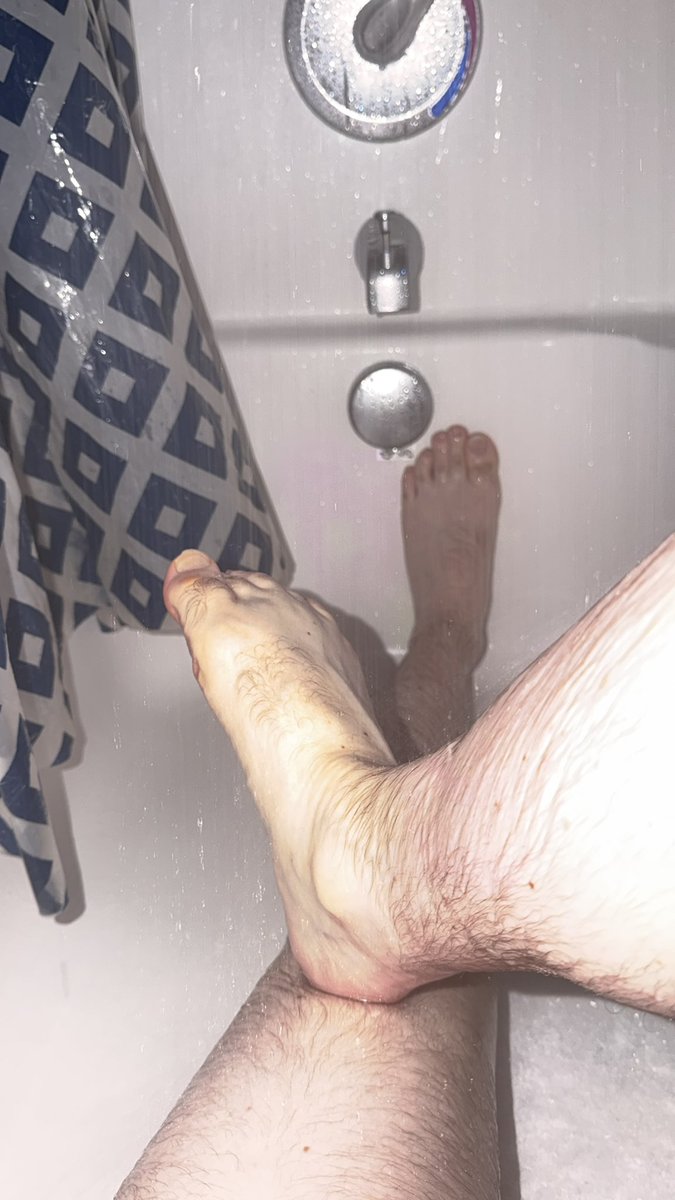bow4connor's tweet photo. Having a night in and I feel like making a loser pay for my dinner and suffer. Approach, wimps 🫰🫰

Master cashmaster worship beta bitch findom paypig https://t.co/da1NWGnMYM