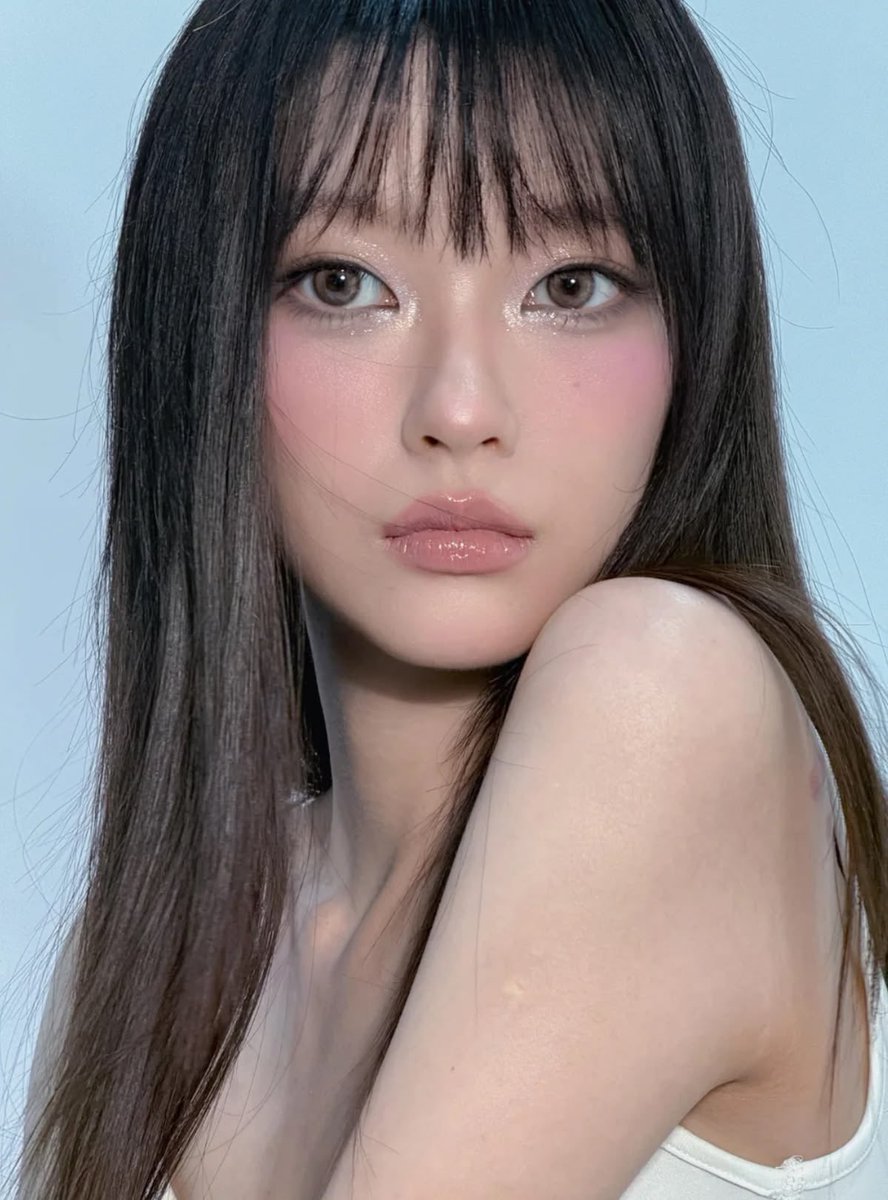kimokimokimo00's tweet photo. キャットラインが魅惑的なダークでスモーキーなメイクめっちゃ好み…真似したいけど相当な技量がいる繊細なメイクだから難しそう… https://t.co/R7jhdbhNKK
