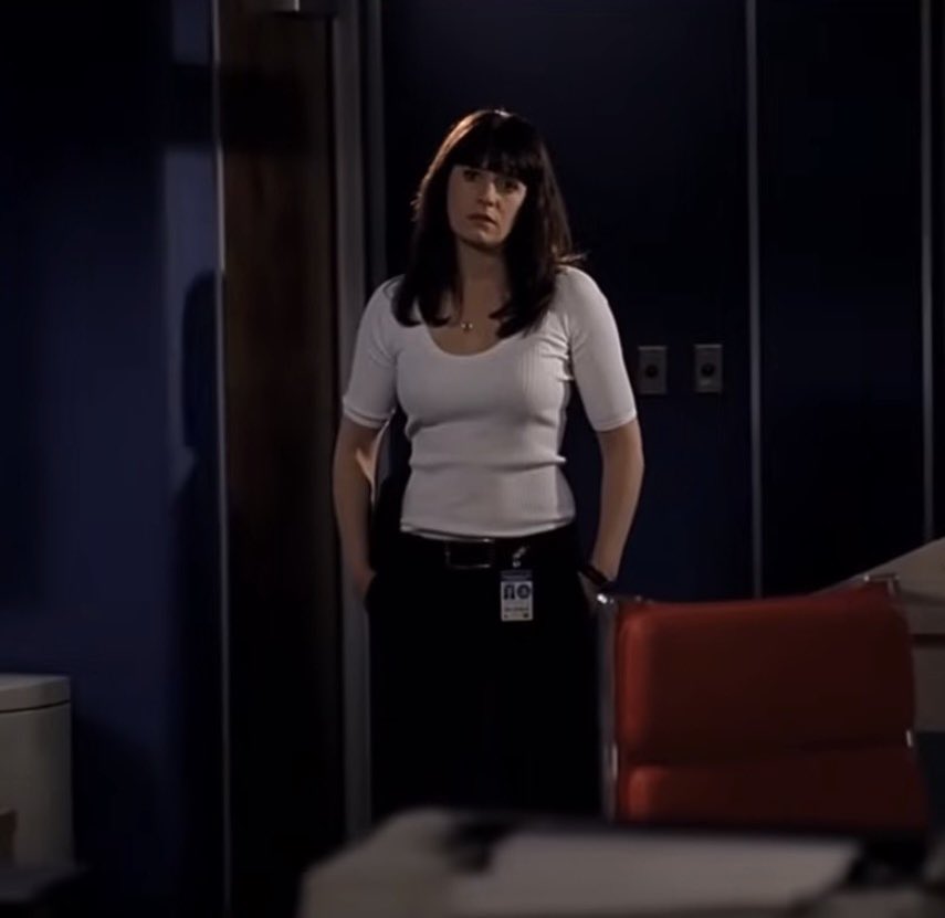 itcalledsplenda's tweet photo. season 3 emily 💔 https://t.co/IDuEZbMdYR