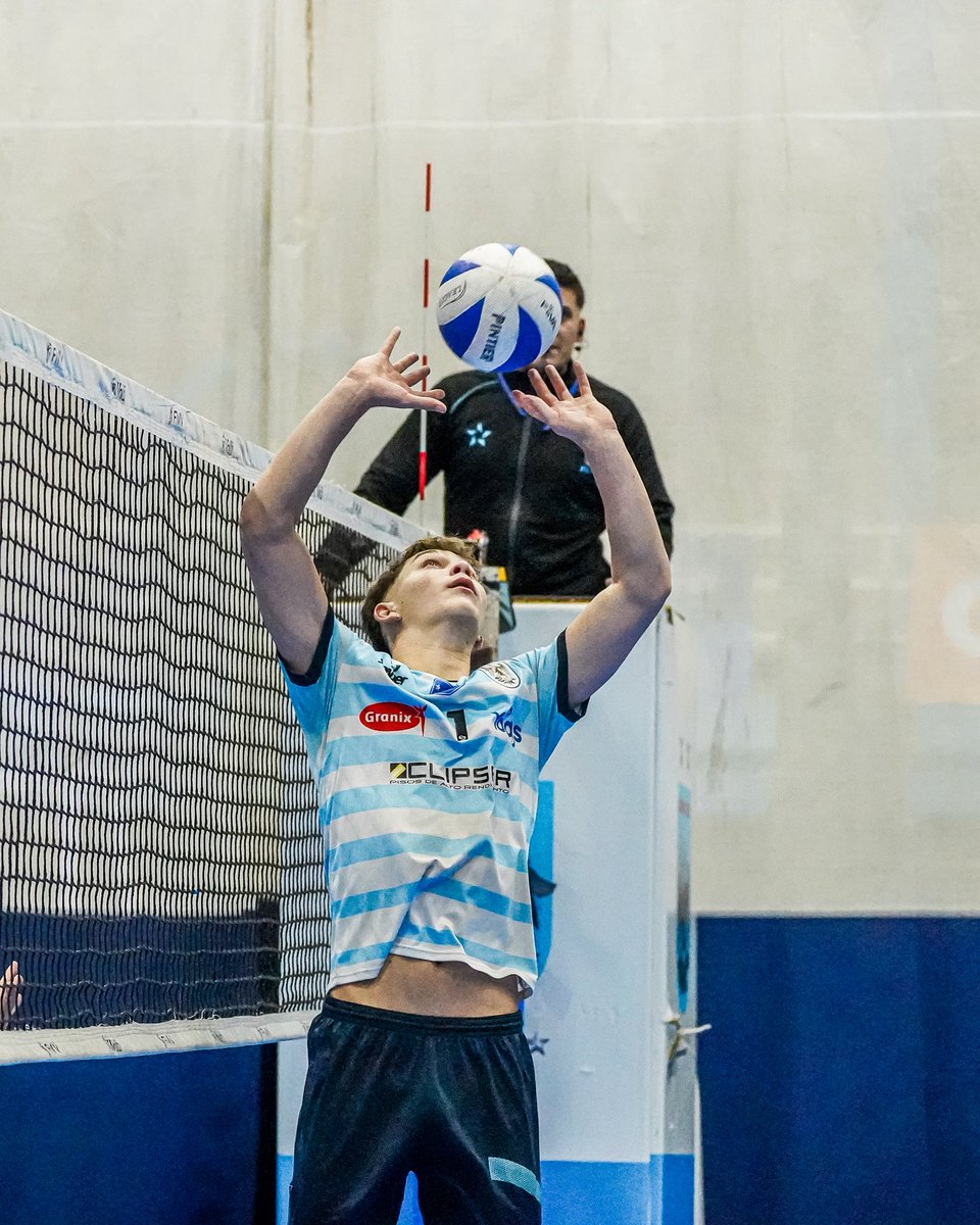 CiudadVoley's tweet photo. #Primera Victoria en casa 🦅💙

3️⃣-1️⃣ ante GEI 
📊Parciales: 25-19 / 20-25 / 25-14 / 25-19.

Un set cedido, pero el equipo no aflojó.
El miércoles, de visitante 🆚 77FC.

#VamosCiudad 🦅 https://t.co/uMYjmHZcBm