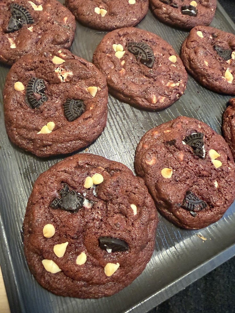 panadelia's tweet photo. 新作

Crushed Oreo Red Velvet Cookies‼️

ちょっと暗い赤になってしまったけど

レッドベルベットクッキーです🍪

生徒のお店 でもうすぐお披露目予定

美味しいんで沢山の人に食べて欲しいな〜

#アメリカンクッキー　#佐世保 https://t.co/vh7gEmXut8