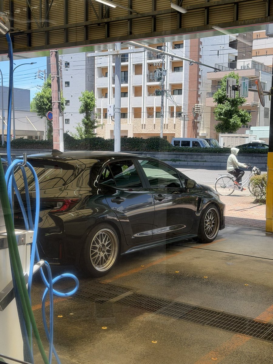 recycle_c's tweet photo. そろそろブレーキパッド変えないと洗車代で破産するのではないか https://t.co/ATeiklCqty