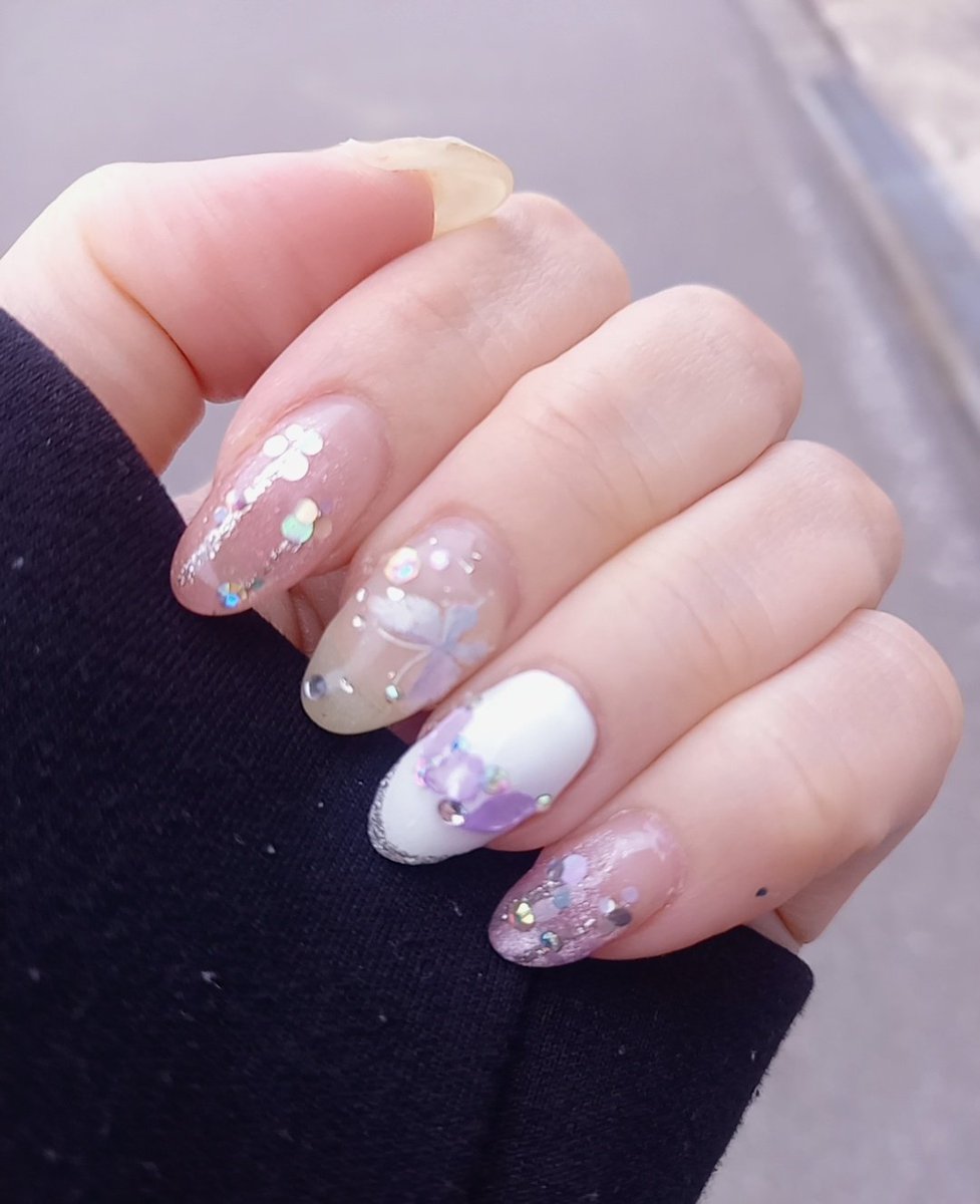 ayusta0630's tweet photo. ネイル変えたよー💅★*
パーカーが毛玉すぎるꉂ🤣𐤔 https://t.co/C1p9lXHblY