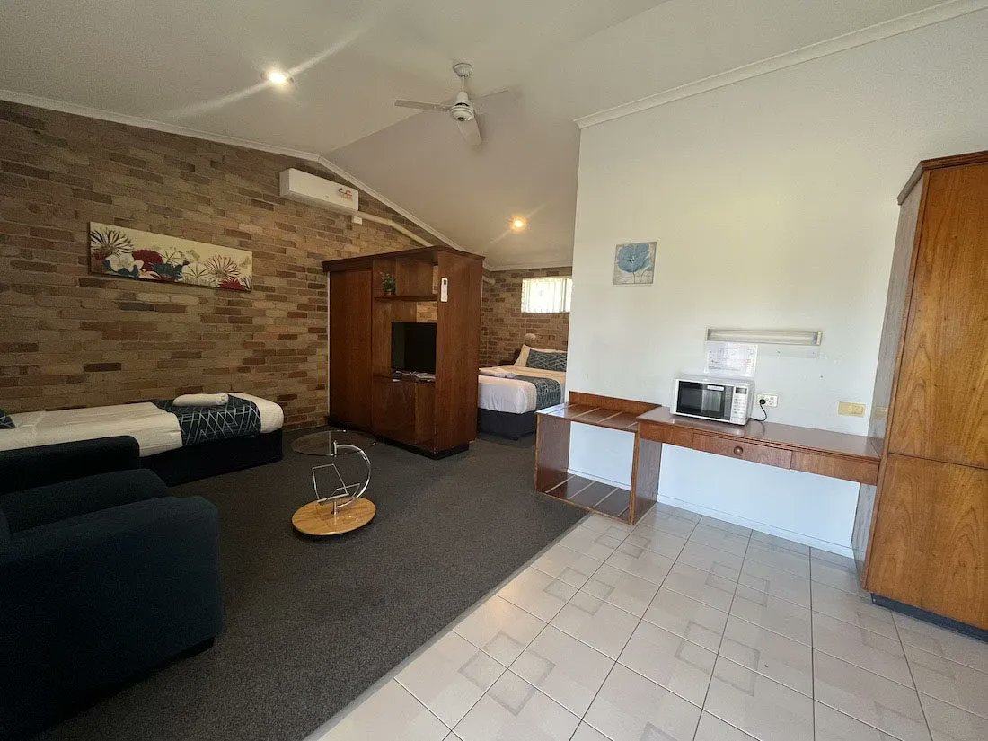 RestPointGroup's tweet photo. The Rest Point Motor Inn has two Executive Queen Suites which are ideal for one to 3 people.

For reservations phone 02 6732 2255, email info@restpointmotel.com.au or website https://t.co/Xyto4iOPsK https://t.co/XnlOvzl734