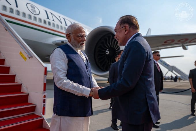 UpendrraRai's tweet photo. Prime Minister of #Malaysia @anwaribrahim extends his heartfelt congratulations to Prime Minister @narendramodi on becoming India's longest-serving #DemocraticallyElected Prime Minister. @PMOIndia https://t.co/2k4ZqozFy4