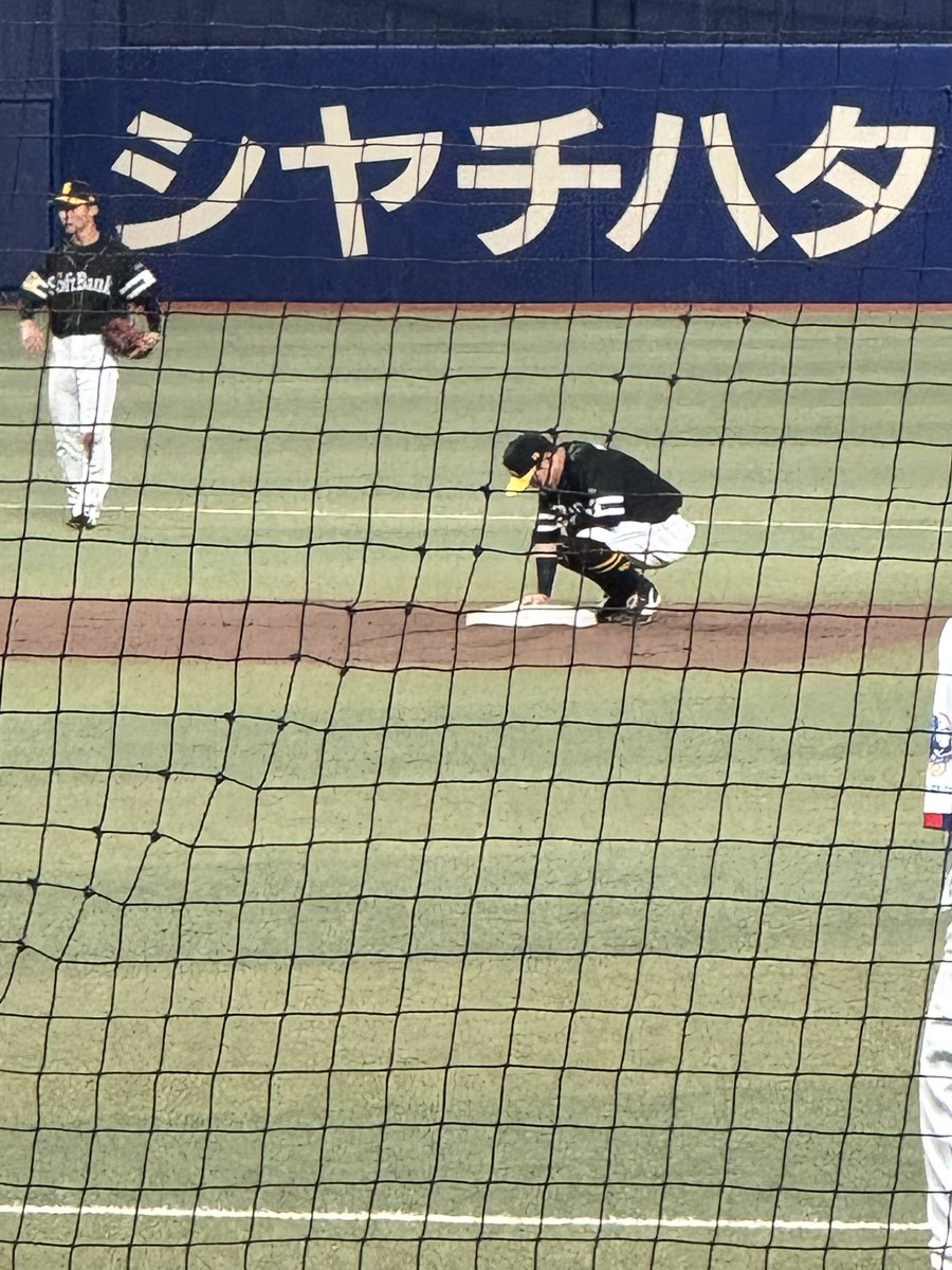 baseball_0855's tweet photo. ビジター版のマッキーもかっこいい！
 #sbhawks 
  #ホークスファンと繋がりたい https://t.co/hz6W2NNlt5