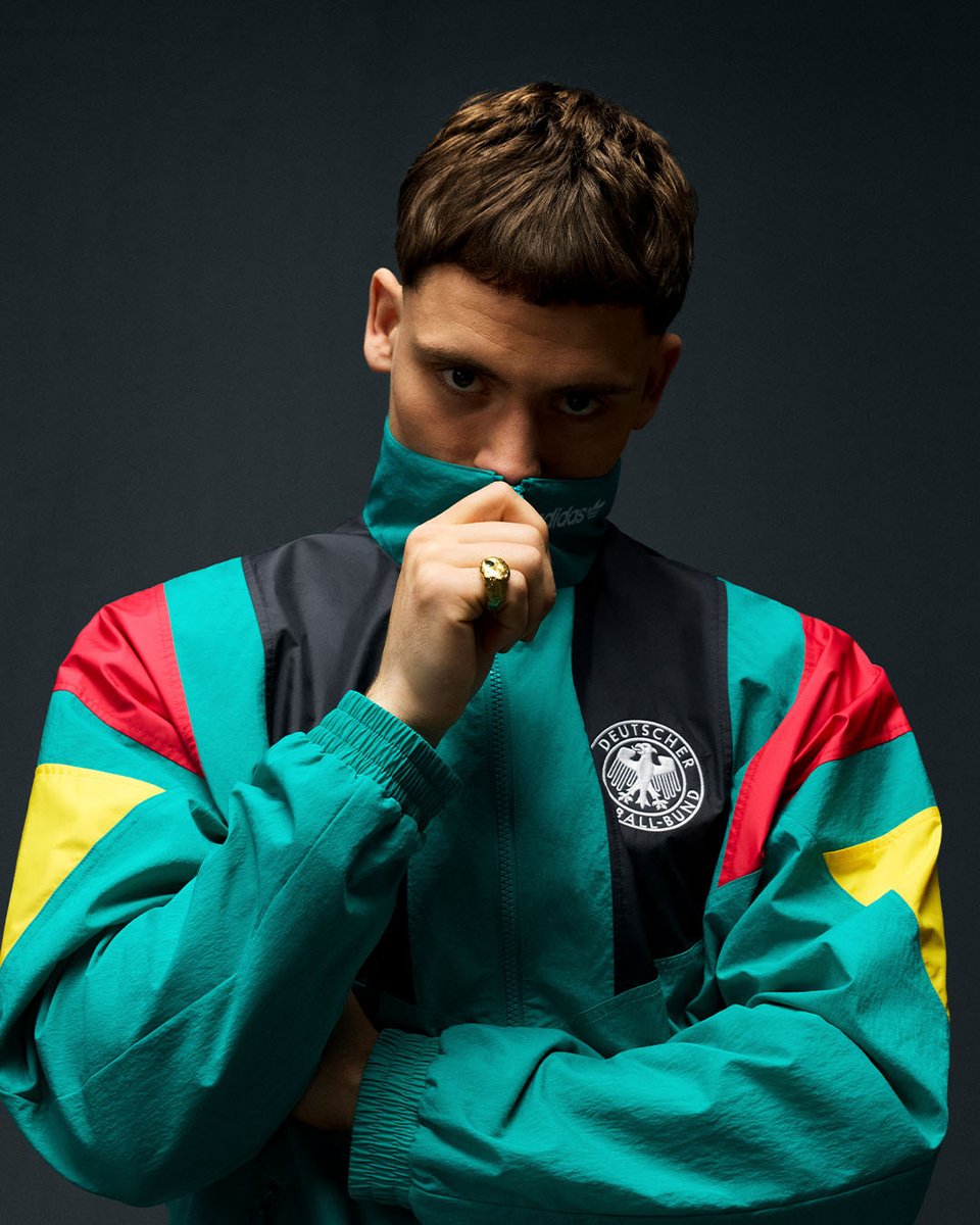  サッカーエキップメント 伝説的なエキップメントシリーズに インスパイアされた「EQT