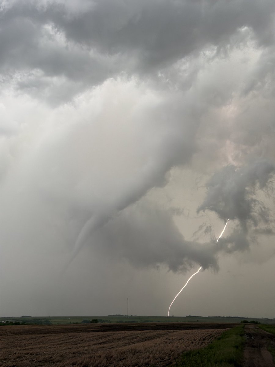 USAAlert_1's tweet photo. June 9, 2026 - 730pm - Near Oxbow SK #skstorm https://t.co/RaCqSYJES5