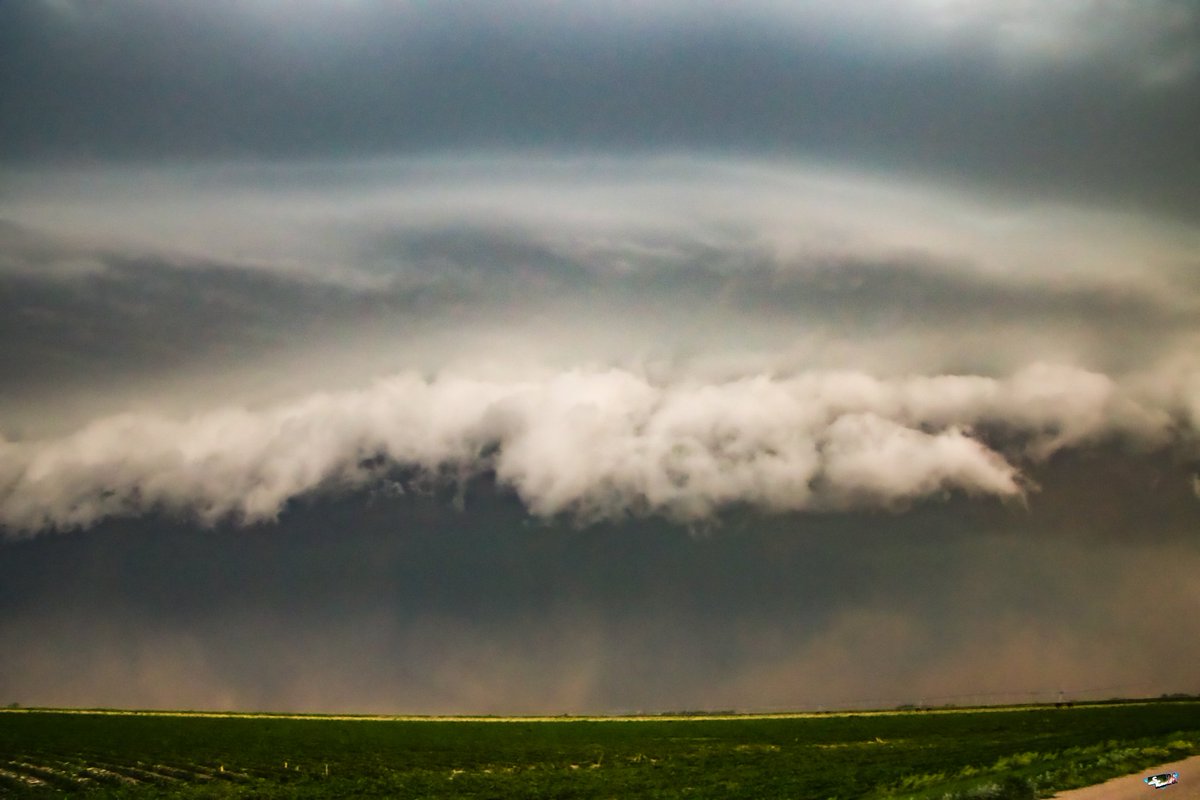NebraskaSC's tweet photo. @NWSHastings I was just south of Axtell Nebraska Right before this front pushed in... There were a lot of gustnados before the storm.. anyway you folks can verify this.  I think it's a picture of the tornado probably about 7 mi south of my location. But I have my doubts. https://t.co/BDhiS3jiVY