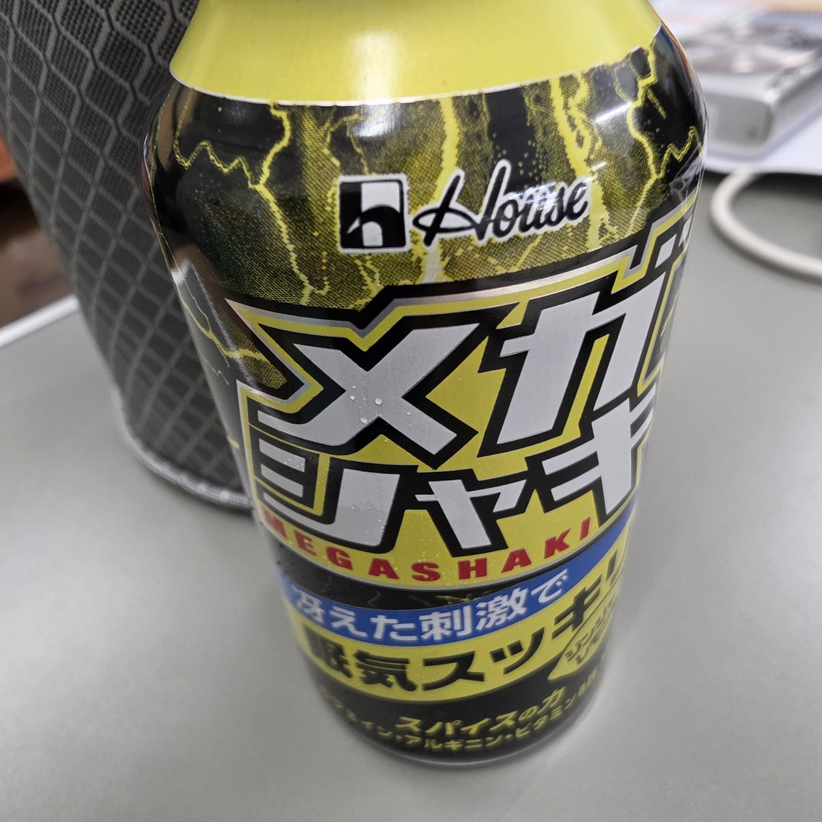niftygen's tweet photo. 今日でしばらく飲めなさそうだしメガシャキ飲んで仕事 https://t.co/trHDbtwh4h