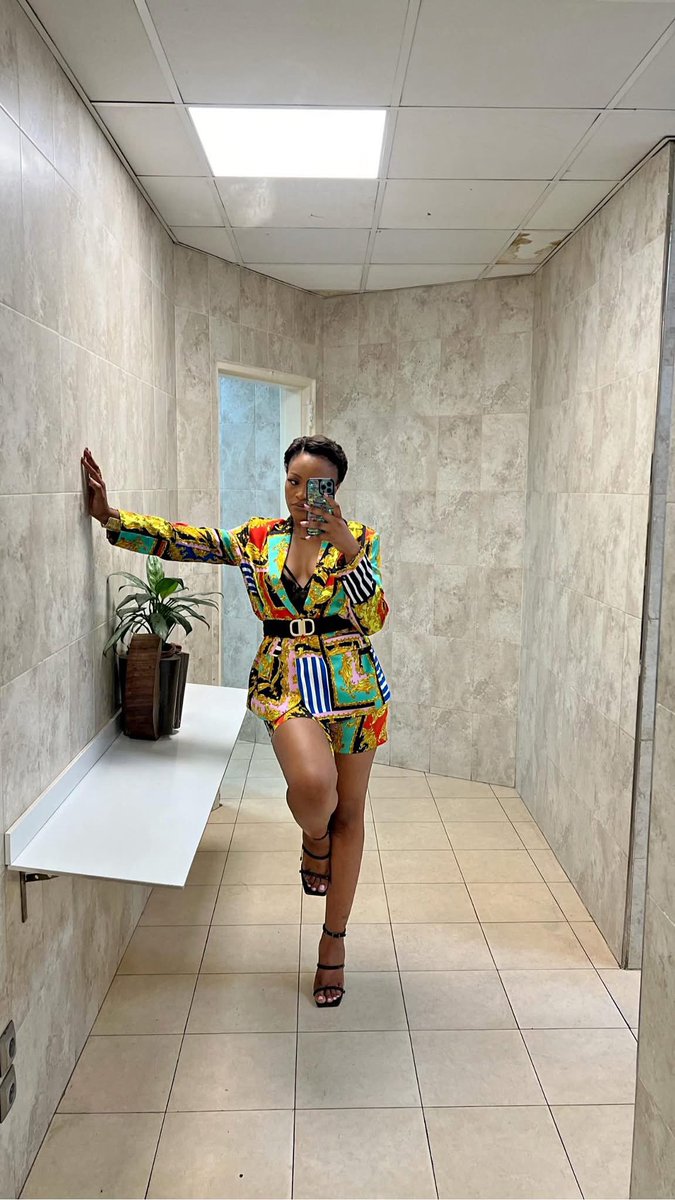 Raissabulela1's tweet photo. Vos photos devant un miroir https://t.co/PMGTjkSjcT