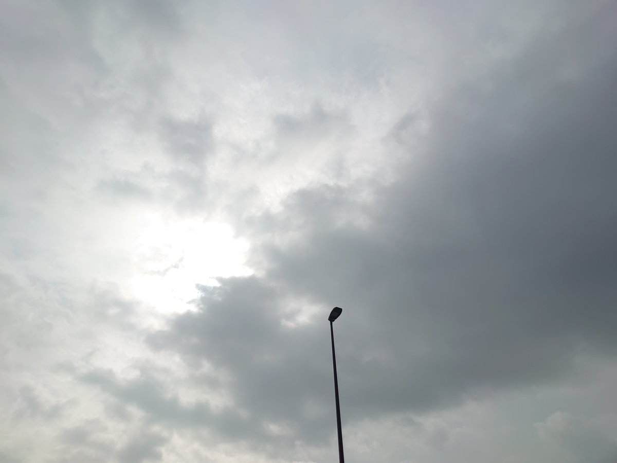 Azefull's tweet photo. おはでーす(*´∀｀)ノ 

ワイはいつの間にか朝を迎え…
ヤクルトちゃん気づけば3位になっていましたね…(´・ω・`)

これ以上は…もう……頼みますよ！

とりあえず
もうまけんのきんしだかんね
(｀･д･)σ ﾒｯ！

あさのそら

どうでもいいけどさっきから目がめっちゃ痒い…(pωq`) https://t.co/xAj7Mo5jw4
