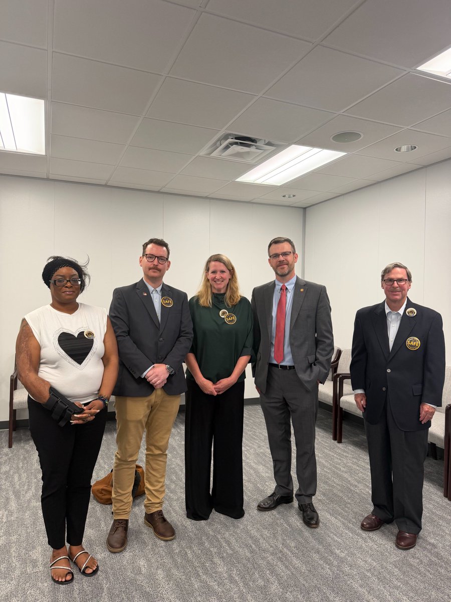 Fam4SafeStreets's tweet photo. UPDATE: A NC House committee advanced the SEATBELT Act to require proven speeders to use ISA tech as a condition of regaining their license👏👏

Thank you to the FSS members for your advocacy - NC residents, we need you to call on your state lawmakers to pass HB 1199! ☎️ https://t.co/dhkyY6Z63E