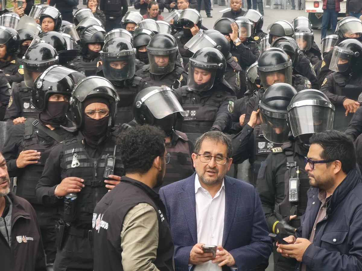 TerrorRestMX's tweet photo. Con los turistas / con la clase trabajadora. https://t.co/neARvPqf8L