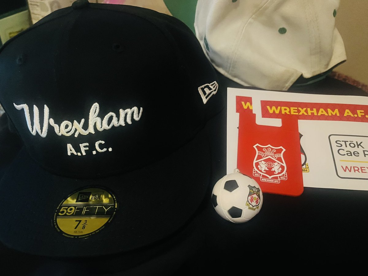 TJGraham48's tweet photo. @RMcElhenney @Wrexham_AFC 
Wrexham has some of the best fans in the world. I went onto Reddit a week ago. Asking for help finding this hat. Made a friend on there and a guy from the store sent me the hat I wanted with some goodies at no cost to me
#upthetown https://t.co/peV0OnhAfJ
