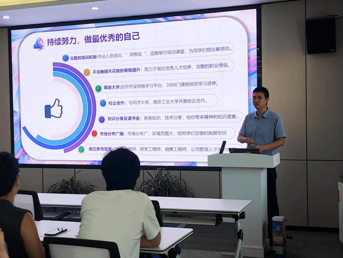 Nicooocha's tweet photo. Had an awesome time leading a workshop on digital marketing strategies for small business owners today! So inspiring to see everyone’s engagement and great questions. Grateful for the chance to share and learn together. https://t.co/zBDzhenkot