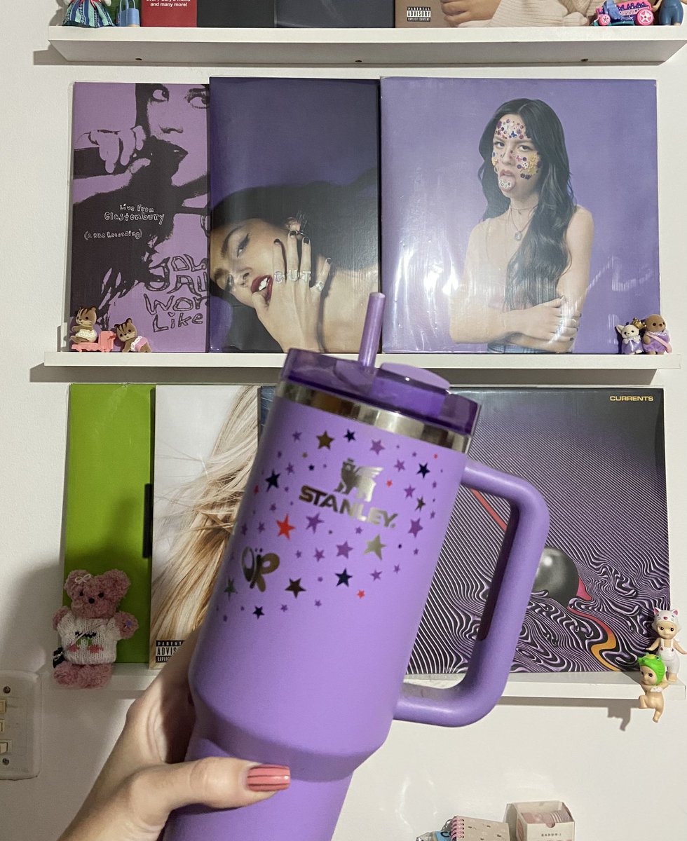 _wtfsofi's tweet photo. @oliviarodrbr sou de SP e MUITO fã dela! ano passado tomei a coragem de fazer minha primeira viagem sozinha para o show de curitiba e foi o melhor dia da minha vida! estou vivendo pelo lançamento do álbum e seria um presente de aniversário adiantado, pq faço bday no fim do mês! me escolham🥹🥹 https://t.co/wTcYhpjVyJ