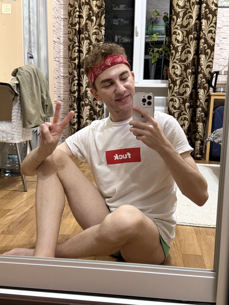 NickySweetBoy's tweet photo. Long time didn't post nothing here😢
So just home photo. Just me with new hairstyle💇🏻‍♂️ Do you like it? https://t.co/xYg09F4iUS