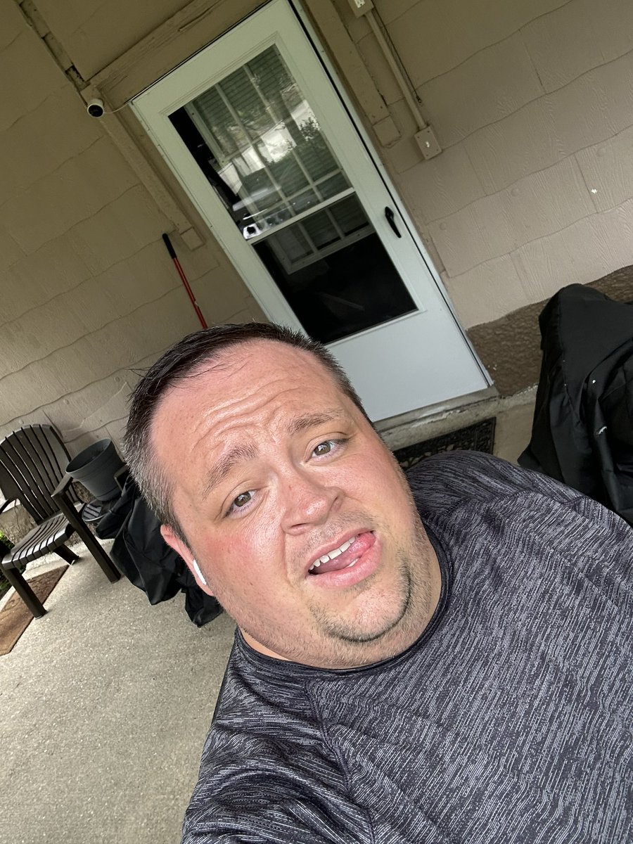 HeyItsJustinL's tweet photo. Sweaty after my yard work. Still a long way to go but losing the weight and feeling so much better! https://t.co/UHG3qtKk9T