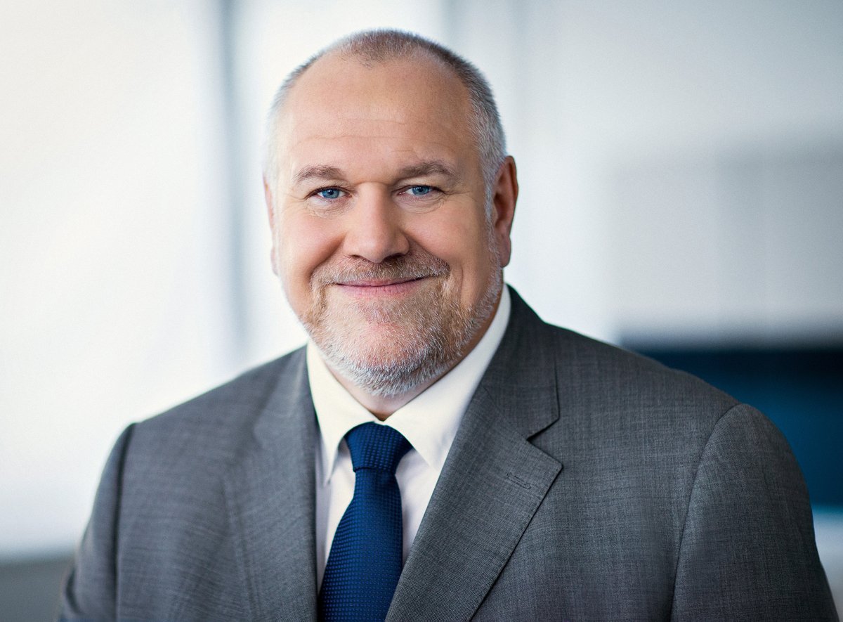 lloydsregister's tweet photo. Lloyd’s Register and Lloyd's Register Foundation are delighted to announce the appointment of Matthias Altendorf as the new chair of its boards.

Matthias will succeed current chair Thomas Thune Andersen when he leaves the role in June 2027.

Read more: https://t.co/REvvVy5UEz https://t.co/sU4MPrpoxF