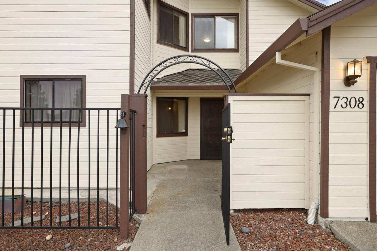 MudvilleRealty's tweet photo. $619K. Bear Creek. 3 bed / 3 bath / 2,685 sq ft — West Stockton’s most coveted zip. Bay Area buyers pay $1.2M for this size across the bridge. 209, this one’s priced right and it won’t last. 🏾 https://t.co/25Zl4w7AWF https://t.co/ePwOwOOjSI