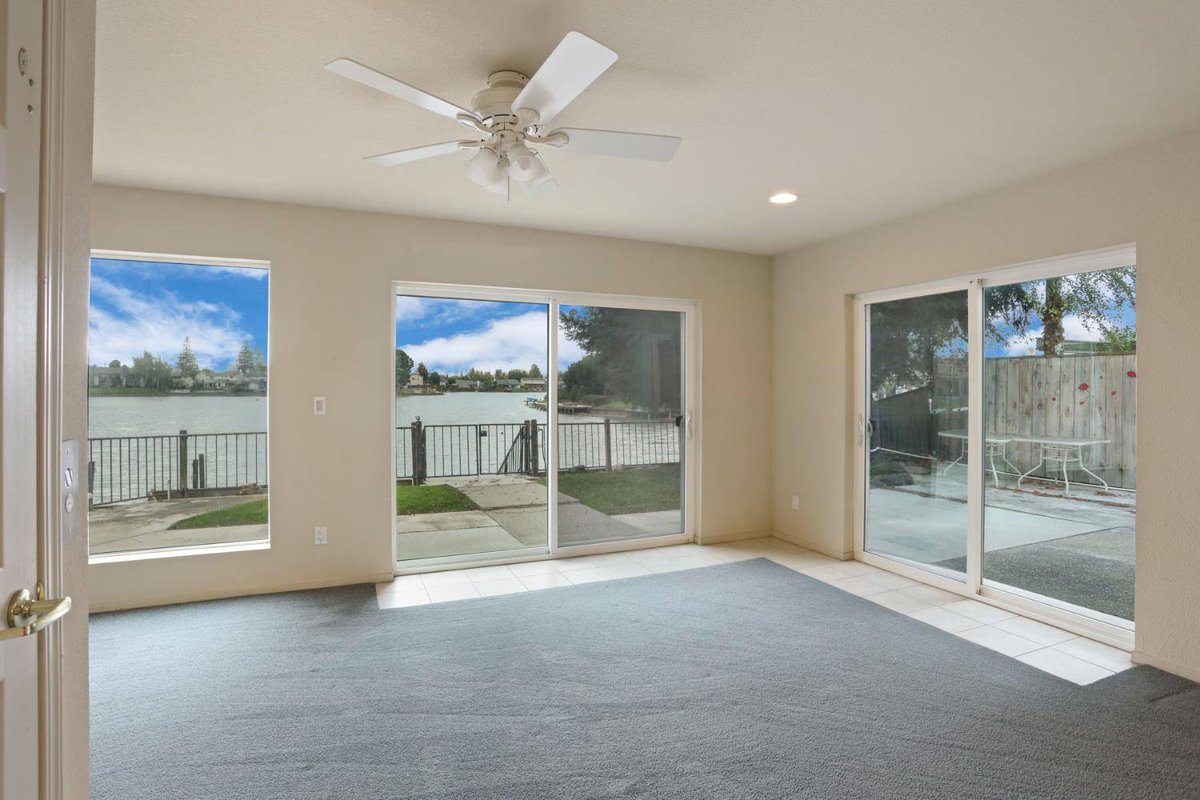 MudvilleRealty's tweet photo. $619K. Bear Creek. 3 bed / 3 bath / 2,685 sq ft — West Stockton’s most coveted zip. Bay Area buyers pay $1.2M for this size across the bridge. 209, this one’s priced right and it won’t last. 🏾 https://t.co/25Zl4w7AWF https://t.co/ePwOwOOjSI