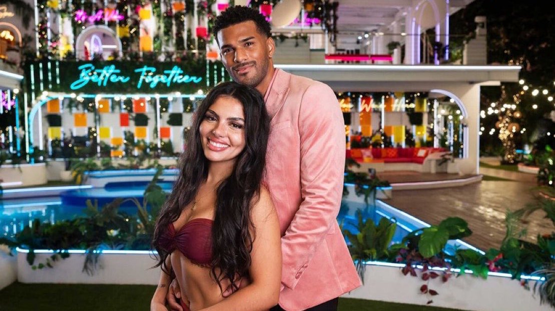 itstruthbitch's tweet photo. couples that carry the first half of a season are so important #loveislandusa https://t.co/7rhWArzgmc
