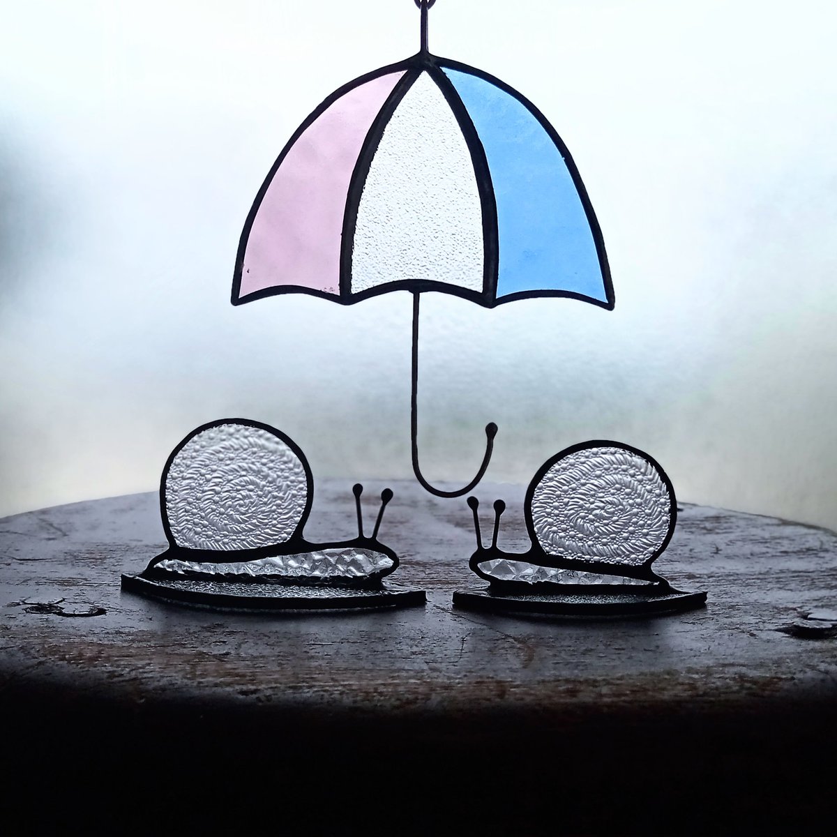 Hacchi_st's tweet photo. #梅雨を乗りきろう
梅雨寒(つゆざむ)って言葉を使った日があったと思う。梅雨の時期、息が白くなるほど気温が下がった日があったと思う。

今となっては夢？くらいの体験だけど。でも今朝起きたら雨で空気がひんやりしていた。上着を1枚羽織らないと寒い久々の梅雨らしい気温。良き。 https://t.co/oMvh4RyUWi