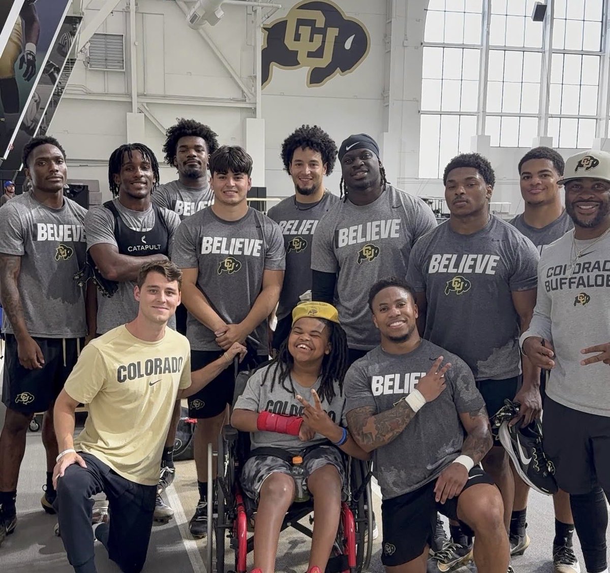 _itsjustmimi_'s tweet photo. Crazy day at work and got on social to see my RBS and rb coach @4Jmack showing love to a buff fan!!! So proud of this!!! https://t.co/7lPQe5cdRD