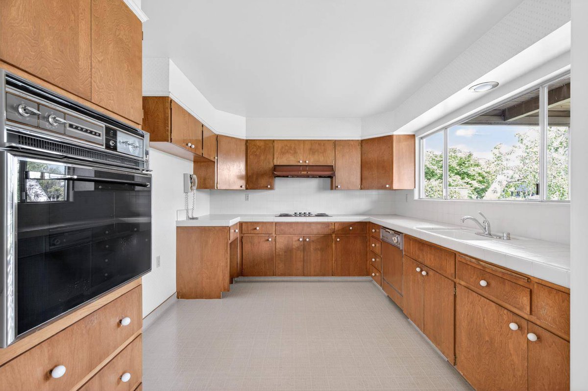 MudvilleRealty's tweet photo. New Pricing! 
$564,950. Direct waterfront. 4 bed / 3 bath in Lincoln Village West — gated entry, private deck, soaring ceilings &amp; crown molding. Bay Area buyers are already finding this zip. Move faster than them. 🏾 https://t.co/LmkW76MEj5 https://t.co/9qUso0aMmJ