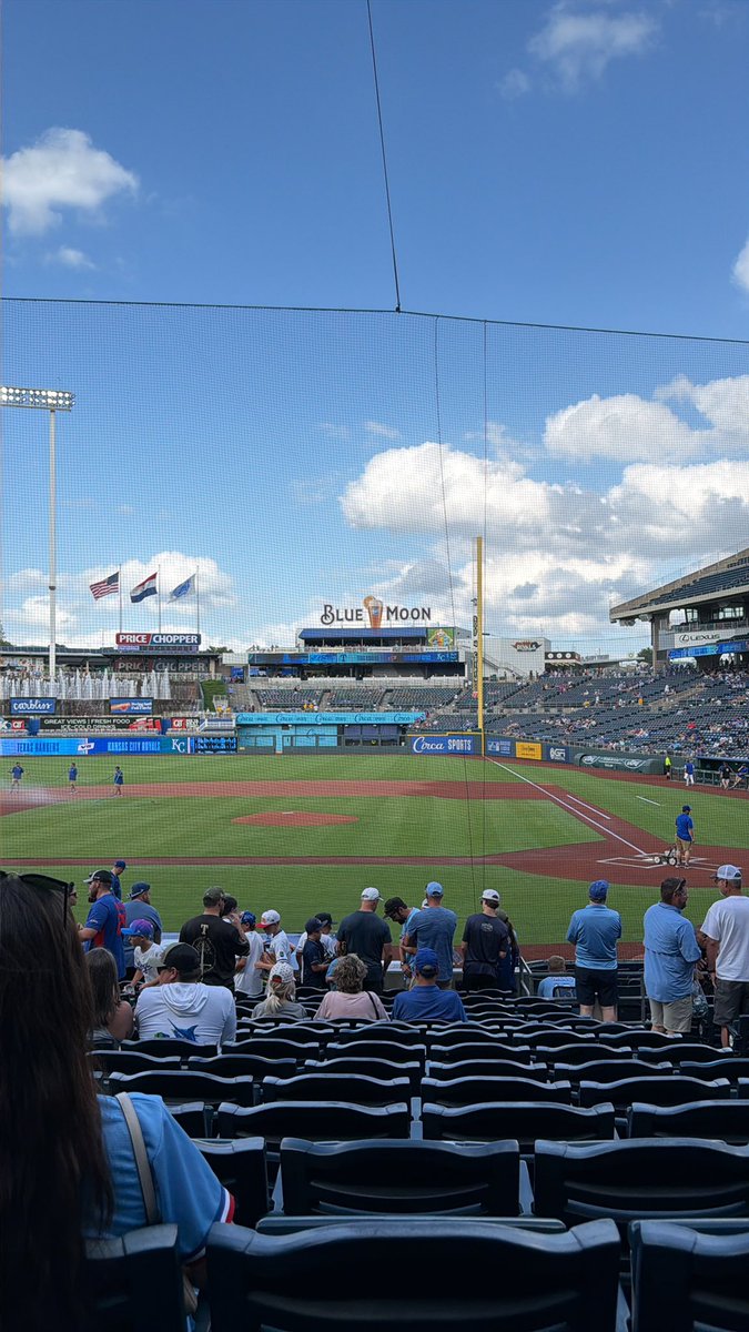 BrewCrewKev's tweet photo. 10/10 place to catch a game. Vibes feel immaculate already. However, the experience getting in gets a 5/10 from me. What a fucking shit show! https://t.co/TZ3ylEwQE6