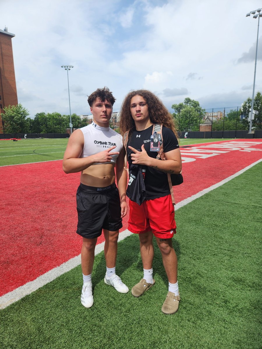 CaseyBAnderson's tweet photo. Had a ton of fun at @GoBearcatsFB camp today! Thank you @CoachDawkins1 for your time and instruction. #bearcats #football #recruiting 
RB| 5’9| 185lbs| 4.0 GPA| https://t.co/yKnHKxNgs1