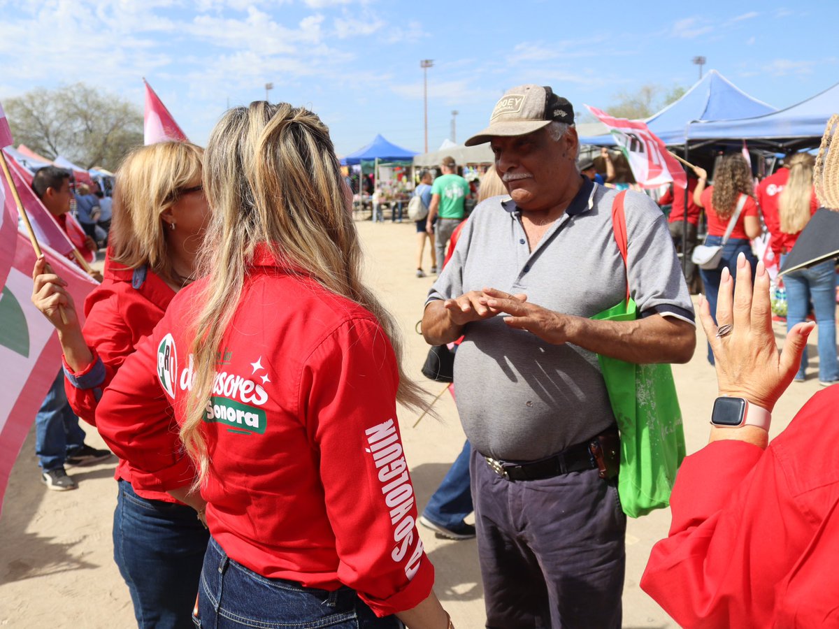 huatalupe's tweet photo. Hoy recorrimos el tianguis de San Pedro El Saucito junto al equipo del PRI Sonora y PRI Hermosillo, escuchando a comerciantes y familias. Seguimos construyendo un PRI cercano, que camina, escucha y trabaja desde tierra. 

#PRISonora https://t.co/BkYbvDyGl4