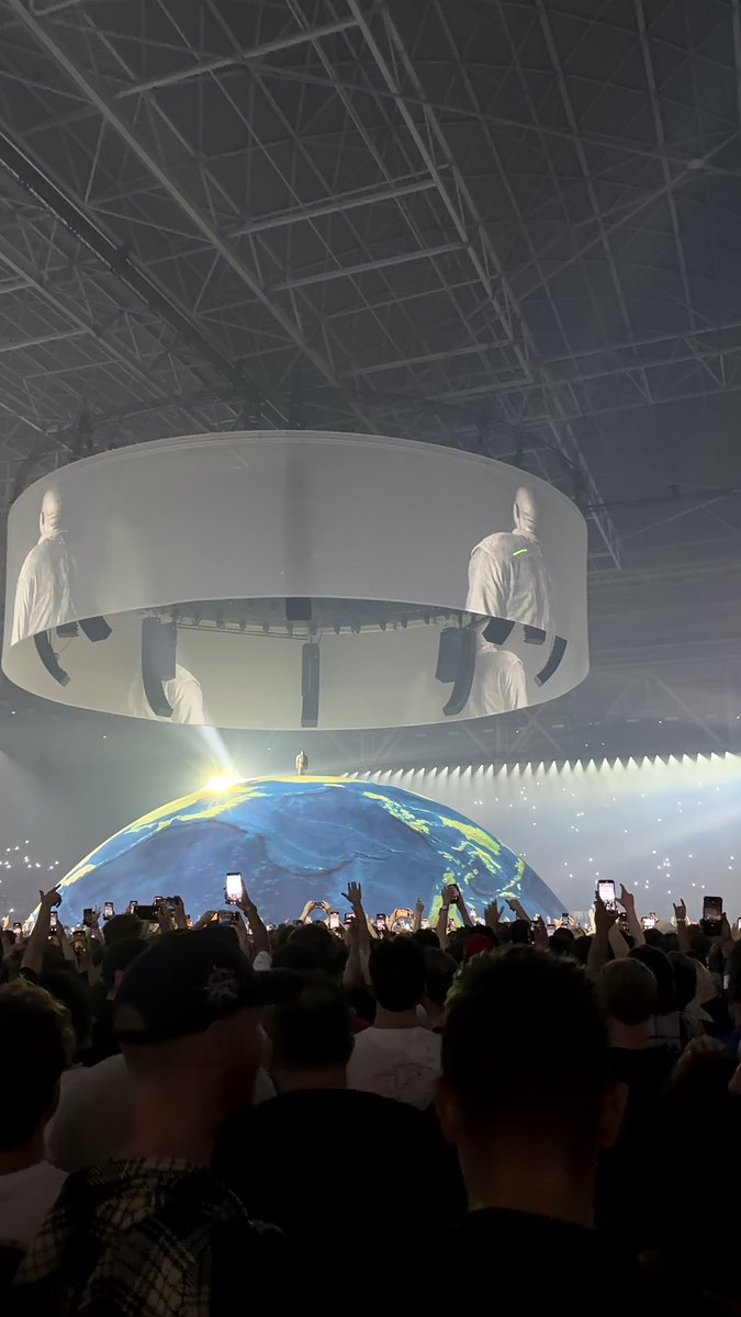 Enderman's tweet photo. Amsterdam we are inside of you https://t.co/NiLCp03QgX