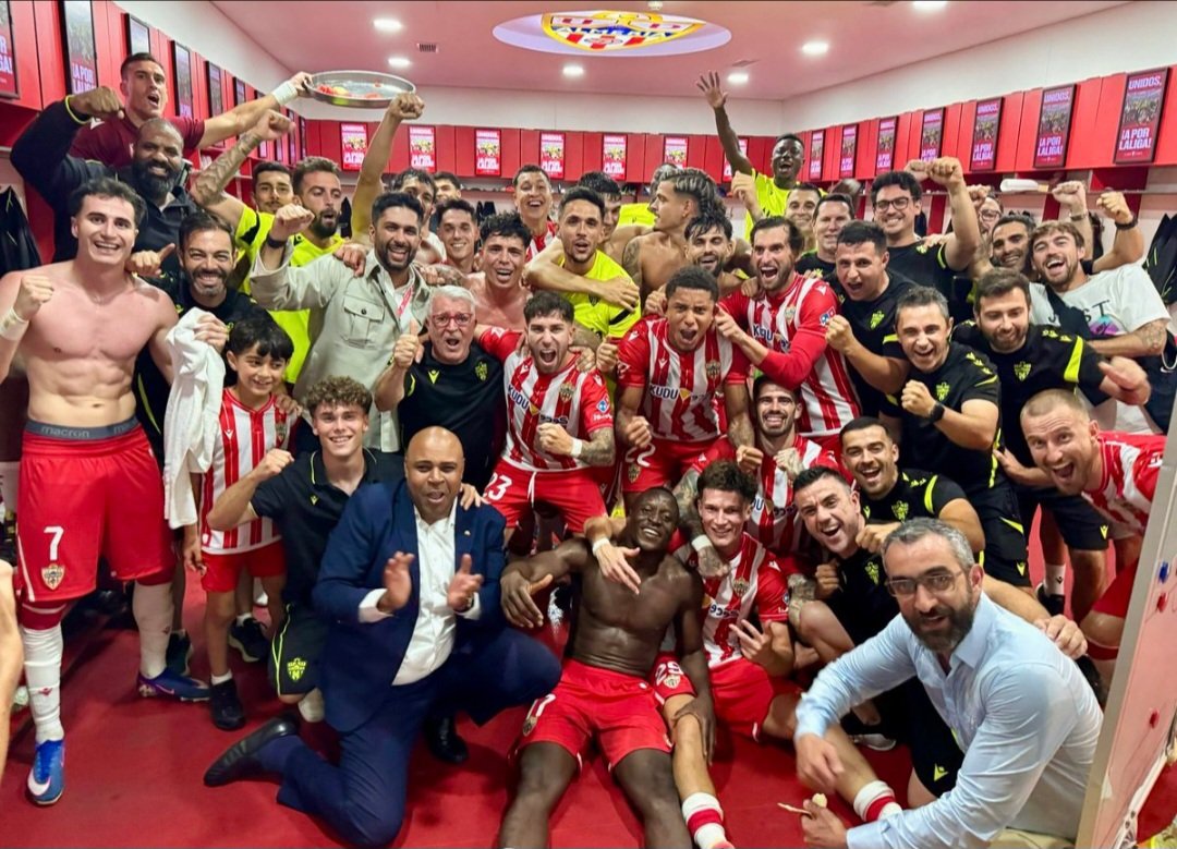 chumiborracho's tweet photo. ❤️🤍2 FINALES PARA LA GLORIA❤️🤍 https://t.co/vzBLFMGtqr