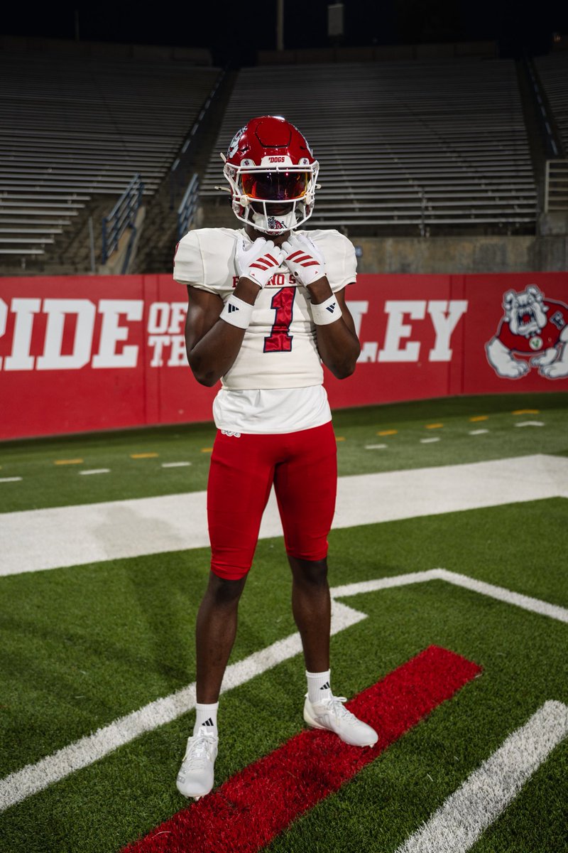 JaydenOHarris's tweet photo. Blessed to be in this position 🐶🐶
@NickBenedetto_ @Coach_Entz @FresnoStateFB @morisuesue @dantemarsh @CoachMays21 @mvarnum66 @MantecaFootball @25Pablocamacho @WCPSacramento @BrandonHuffman https://t.co/IzfoHcw9hg