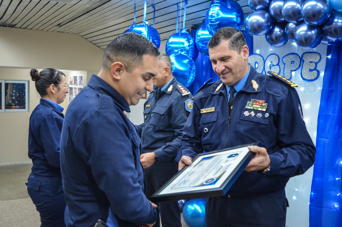 renemolinalr's tweet photo. Felicito a todo el personal de la Dirección General de Planeamiento Estratégico en su 9.º aniversario. Su dedicación y compromiso son fundamentales para seguir fortaleciendo nuestra Institución. 👏🇦🇷
#PolicíaDeLaRioja https://t.co/wGBUeJTnil