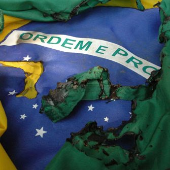 republiqueBRA's tweet photo. 🇧🇷 📈 Brasil pode chegar a uma dívida equivalente a 100% do PIB já no primeiro ano do próximo governo, segundo o Monitor Fiscal do FMI. https://t.co/6rEIiOhrpM