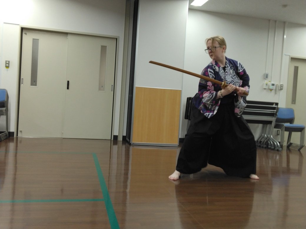 PikkukaniS's tweet photo. 昨晩の火曜道場稽古。

試合の2つのアングル…記憶力が上がった気がする。もしかしたら、自分より先に3人が同じことをしていたからかな😅

床に倒れ込もうとした時に膝を痛めてしまったので、先生が最後に少し変更を加えてくれました✌ https://t.co/p9G9iRTHJO