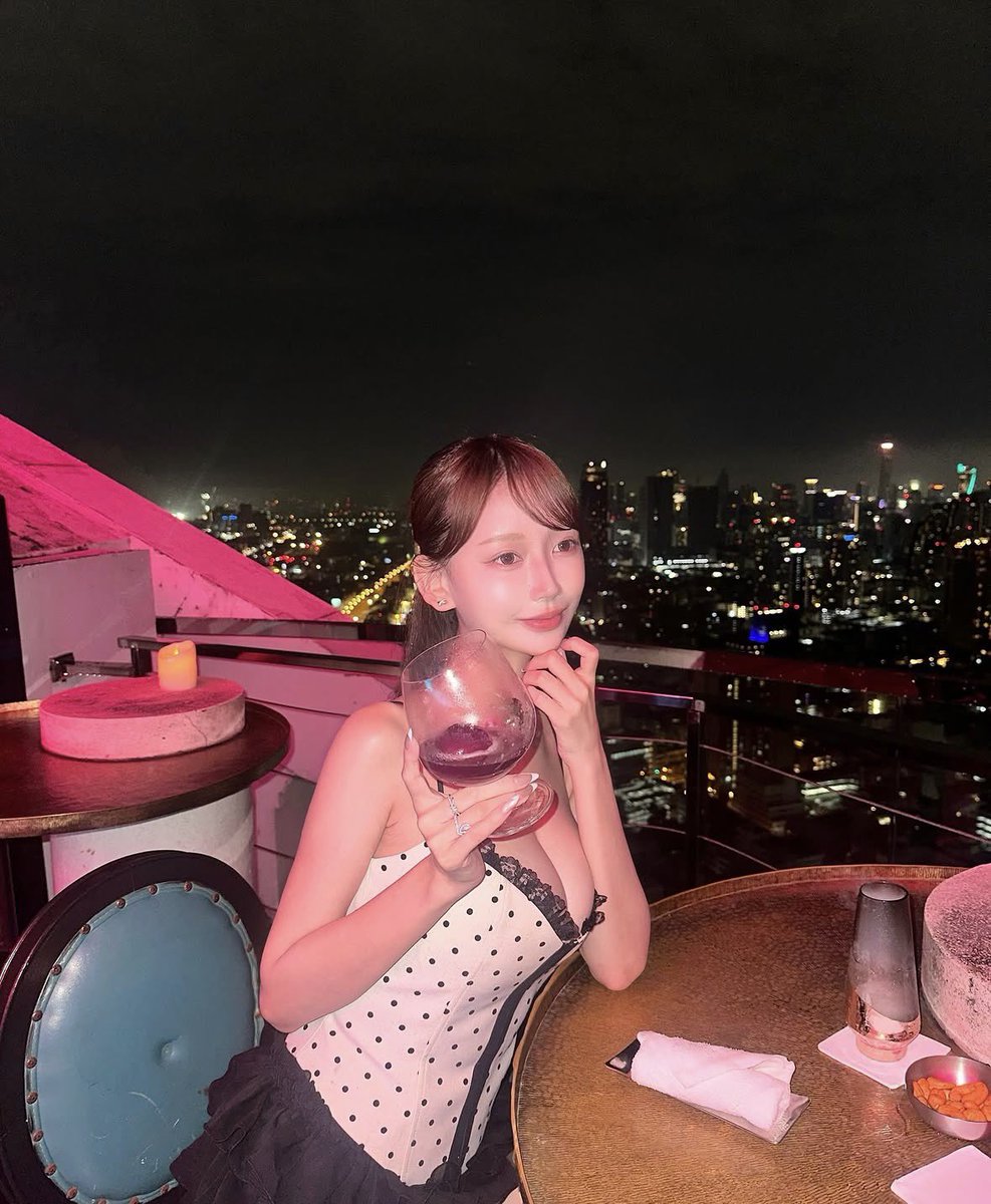 user_11111_'s tweet photo. エロメスデカパイりおちゃん

 #おなぺ #オナペ #晒し https://t.co/kVPhdGziRw