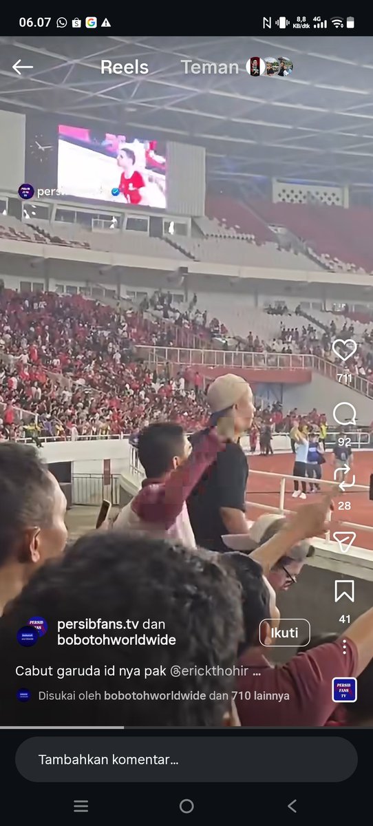 Naimvcu's tweet photo. Tengilnya vinicius sama suportter lawan, kalo udah bawa nama negara sama raphinha aja akrab, di sambut meriah sama suporter brazil. 
Lah ini fans timnas yang kaga lolos pildun tengil banget kaya begitu ke pemain yang bela timnas. 
CUIH NAJIS! https://t.co/NUz2scwtNp