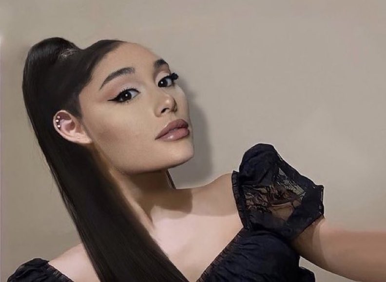thegrandeismine's tweet photo. just opened my laptop next to my mom so she could help me fill out some paperwork amd there was gay porn on the screen https://t.co/5PC5PNI3st