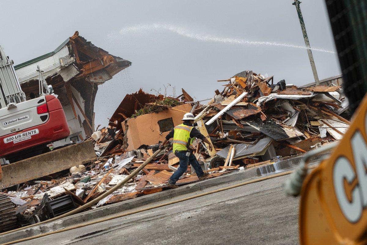 sfchronicle's tweet photo. Pacifica began demolition Tuesday of a beloved cafe on a city pier that is crumbling into the sea. The demolition of the cafe, which engineers deemed necessary “to prevent it from falling into the ocean,” raises concerns about the future of the pier itself. https://t.co/GMOYeYbCKP