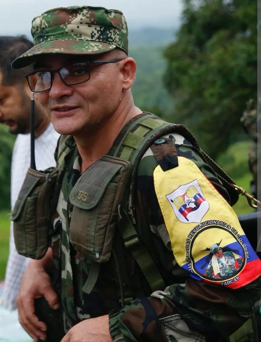 luckyprentt's tweet photo. @zonacero DONDE ESTA EL JUEZ QUE PROHIBA A ESTE BANDIDO USAR LA BANDERA DE COLOMBIA SI EL SOLO LA USA PARA  RECLUTAR.VIOLAR Y ASESINAR A NIÑOS https://t.co/1Ju4W9QAId